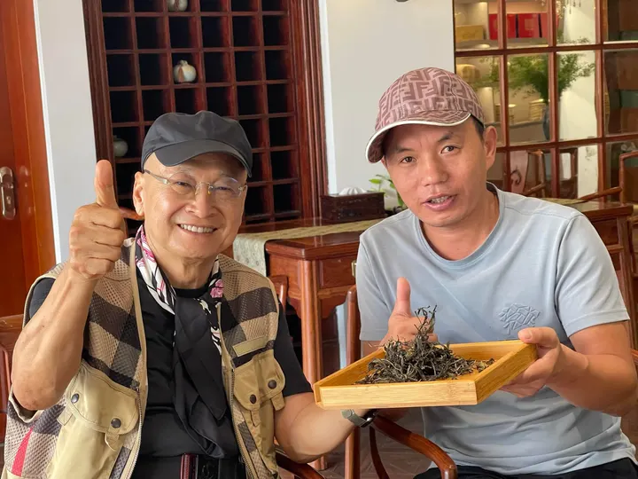 "Hôm nay tôi sẽ đãi thầy giáo một loại trà thường nhân không thể thấy được. · 13.08.2023