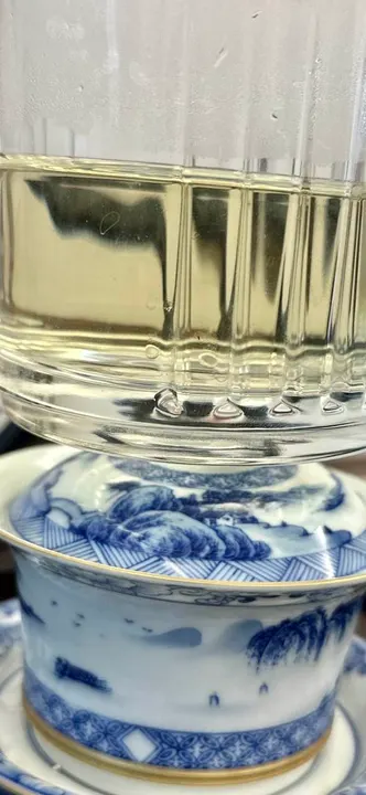 Màu của lá trà già thiên nhiên trộn chung từ 300 tuổi đến ngàn tuổi. · 14.09.2023