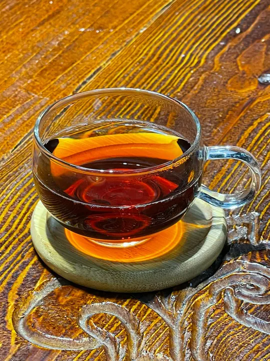 Trà chín của cây Trà Cổ Bĩnh Tão Lão Chãi được chế biến với kỹ thuật đặc biệt năm 2016. · 25.10.2023