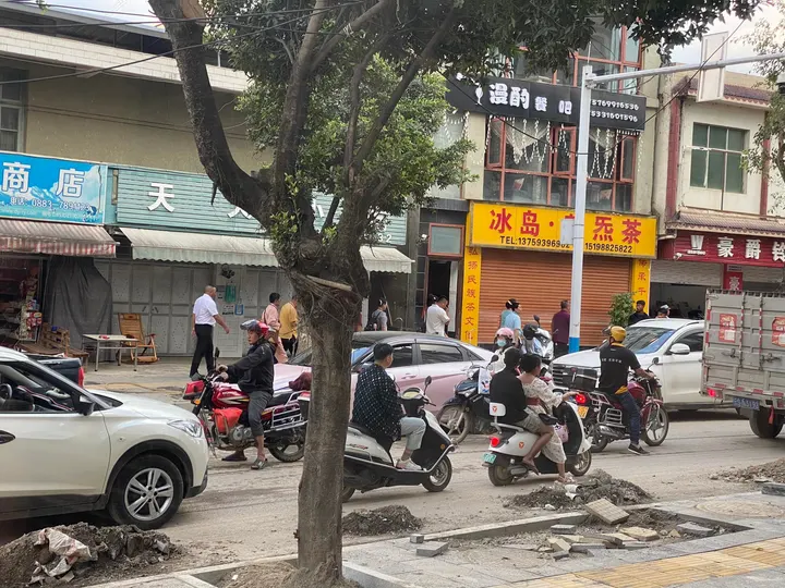 Vụ trà xuân bắt đầu, hàng ngàn người buôn trà, hái trà từ khắp nơi đổ… · 22.03.2024