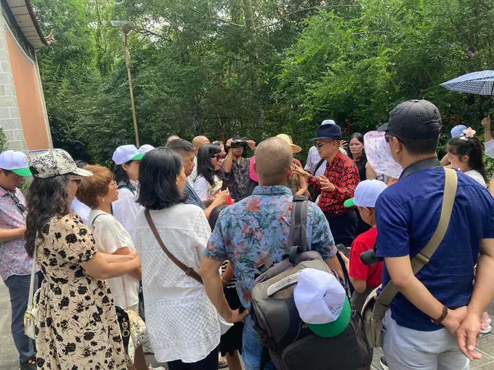 Sáng nay đoàn các hm đi thăm quảng trường trà Bingdaolaozhai, các hm… · 26.07.2024